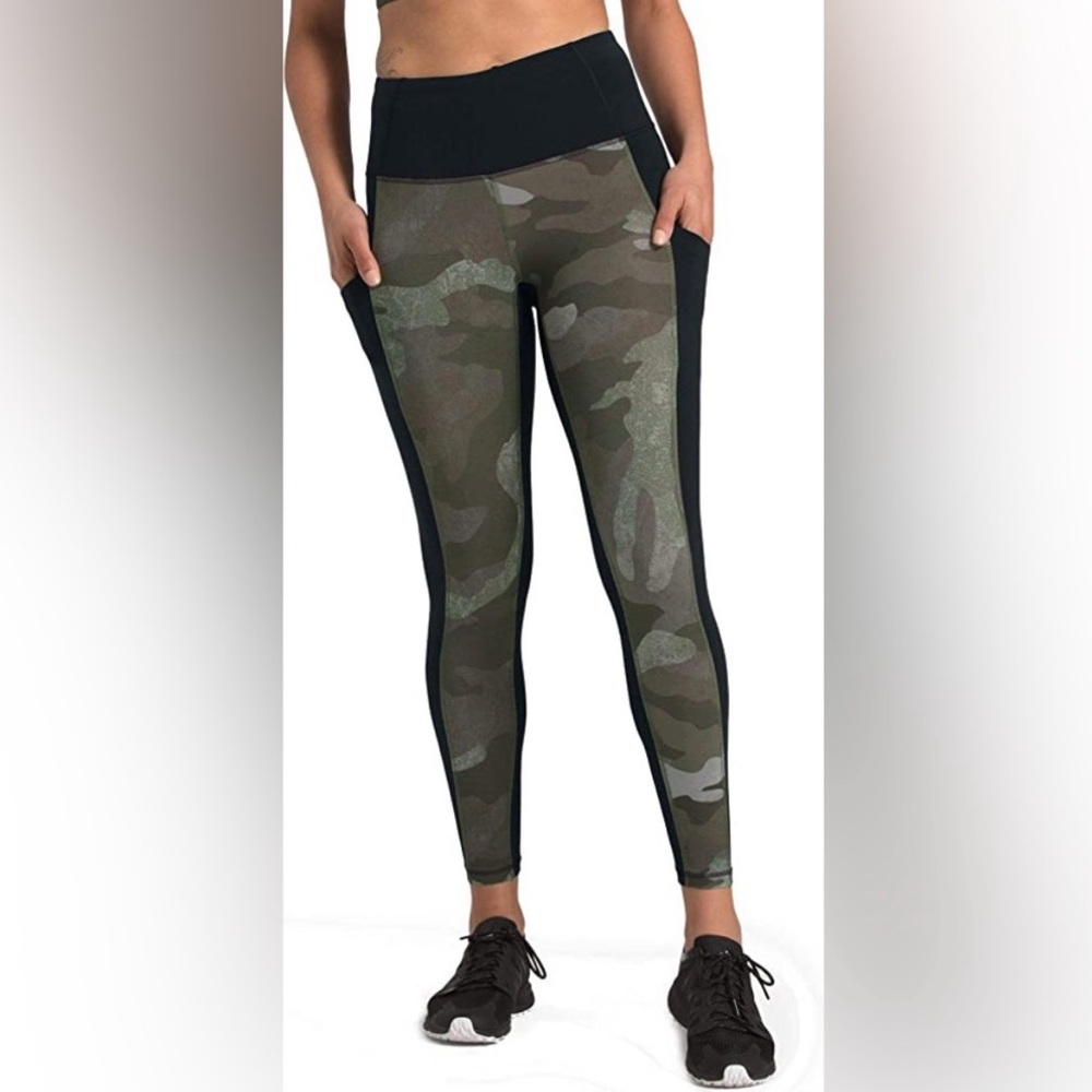 The North Face Camo Black Leggings Cropped Size xs